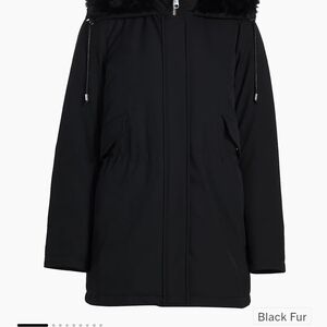 Stylish Black Women's Ski Jacket with Fur Trim